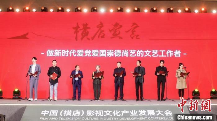 徐凤年的外公齐练华是用刀第一人,一直不认可徐骁,却守护着外孙